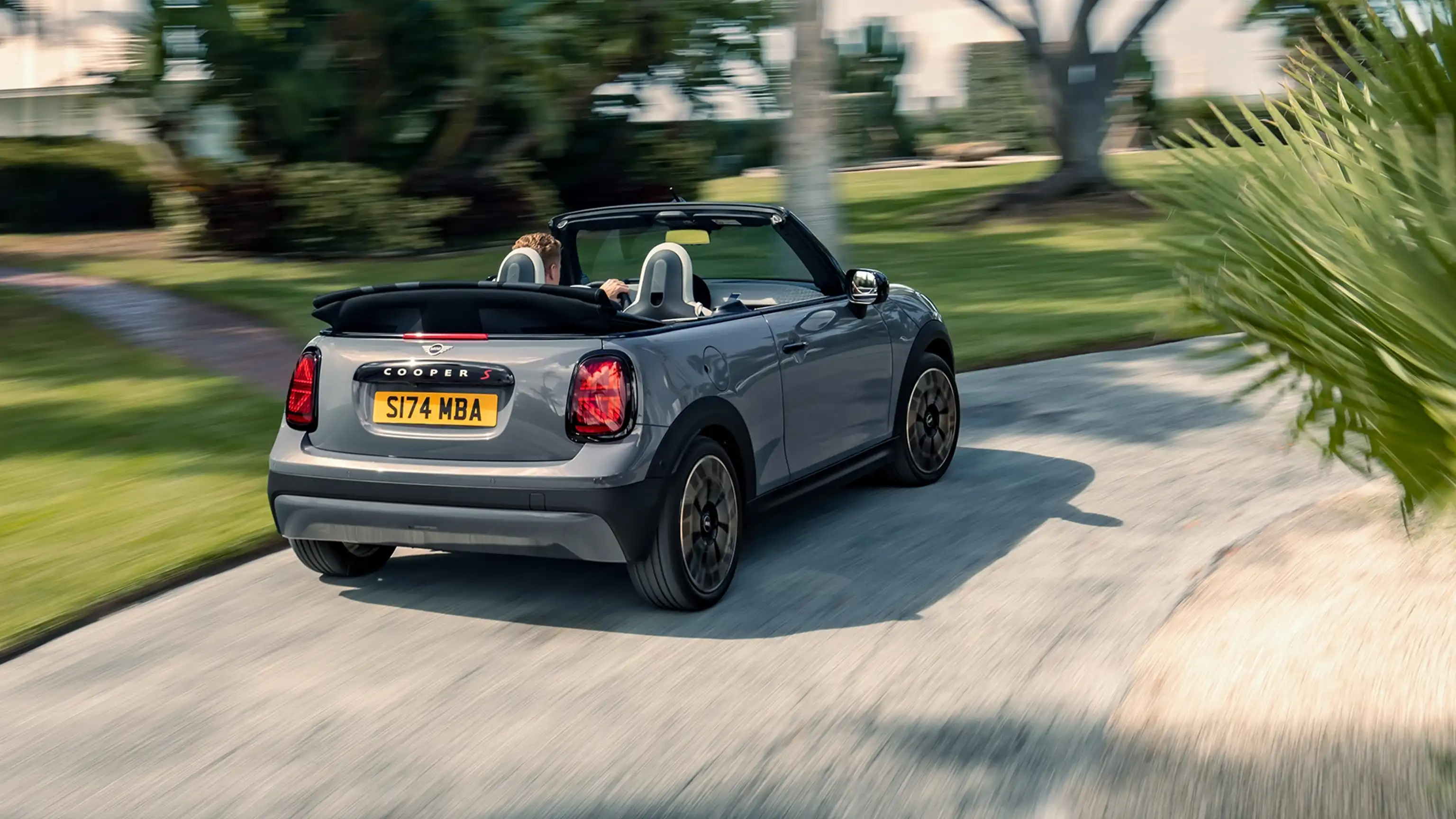 MINI Cooper -avoauto – yleisnäkymä – näkymä sivulta