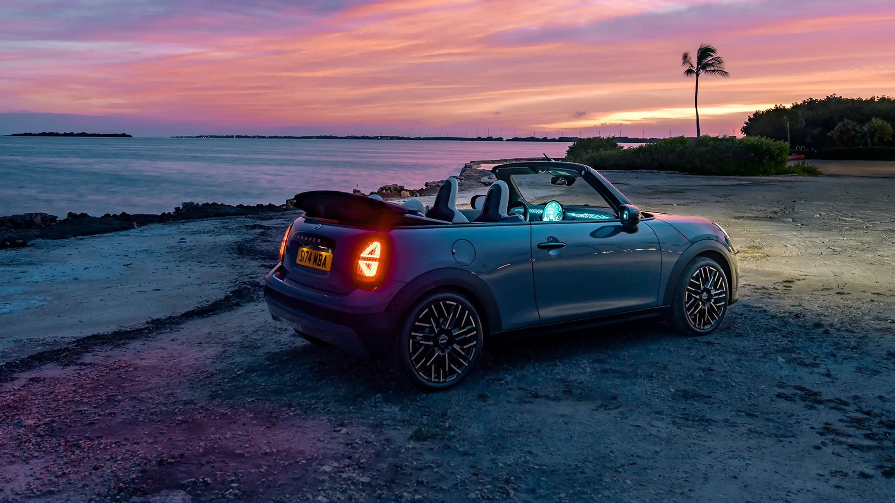 MINI Cooper -avoauto – yleisnäkymä – näkymä takaa