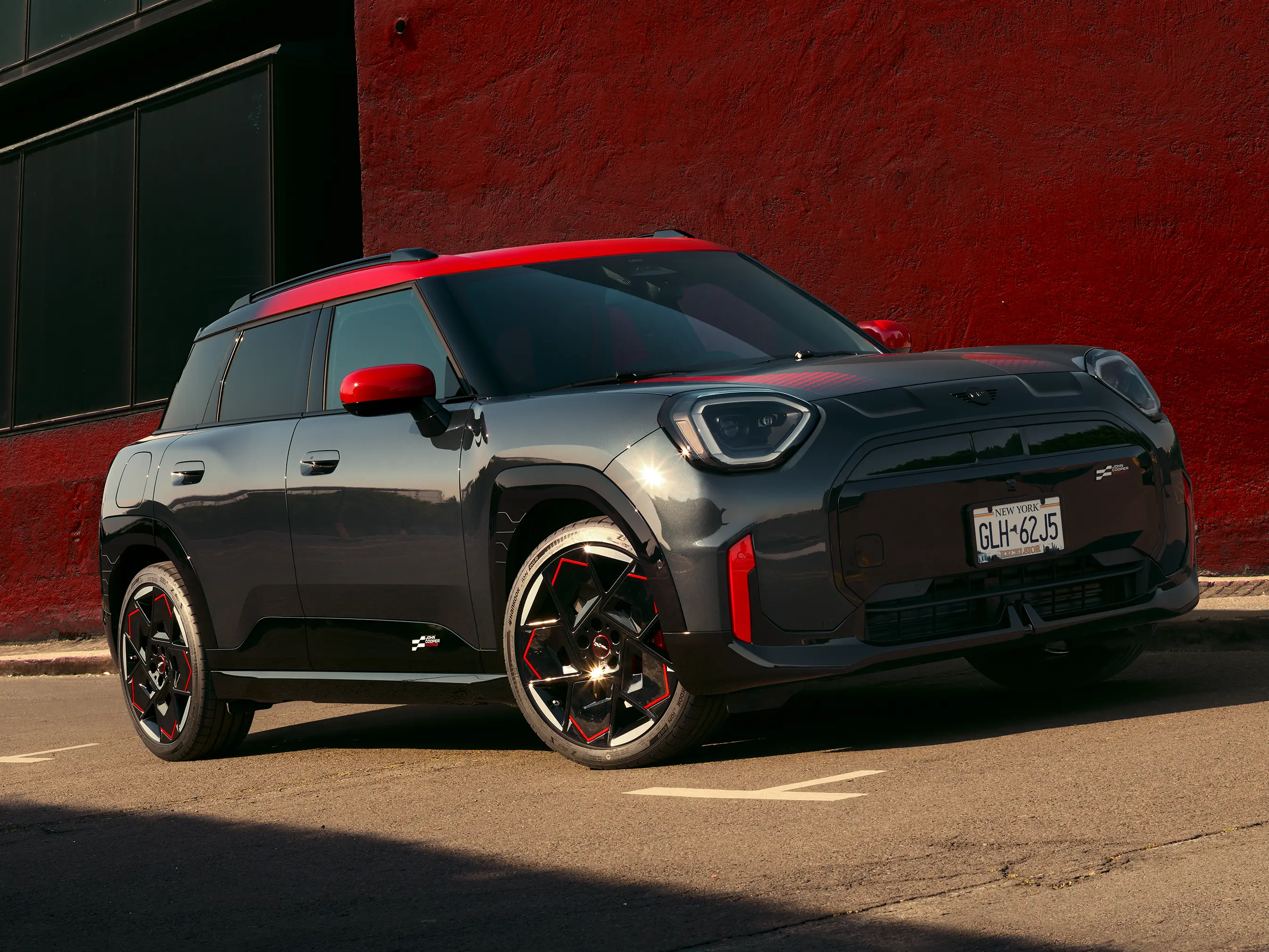MINI John Cooper Works – J05 JCW näkymä sivulta