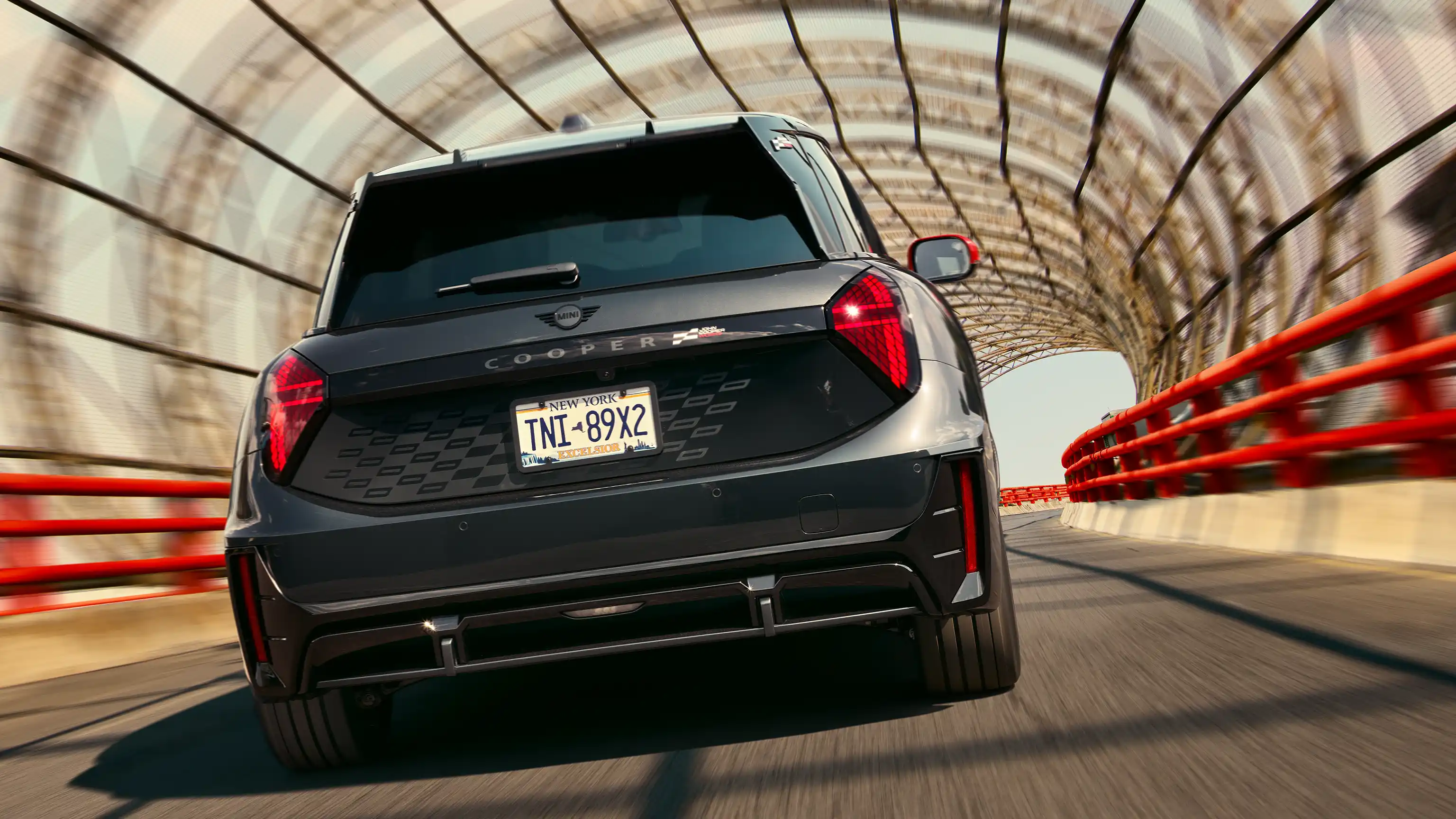 MINI John Cooper Works – J01 JCW näkymä takaa