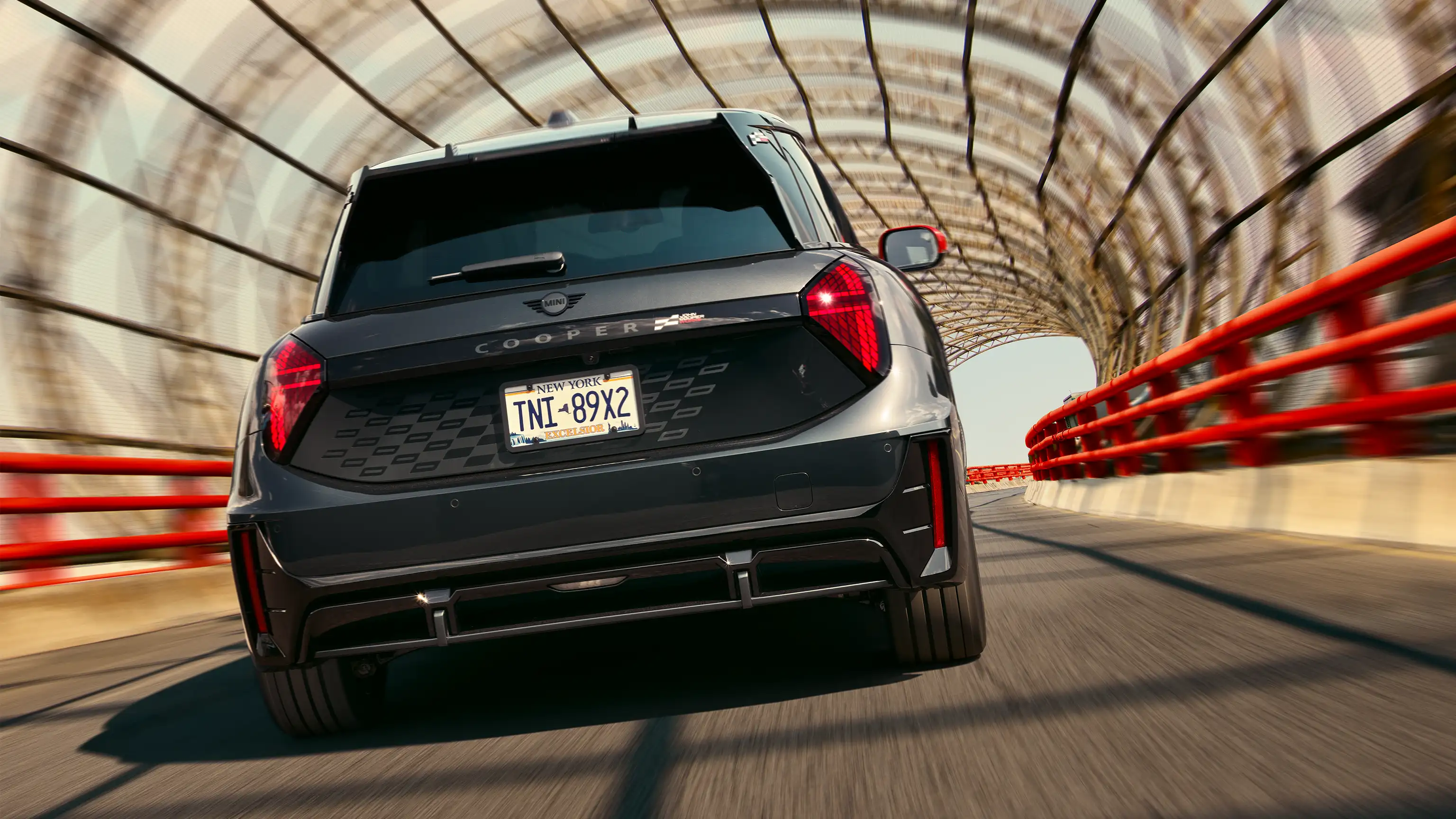 MINI John Cooper Works – J01 JCW näkymä takaa