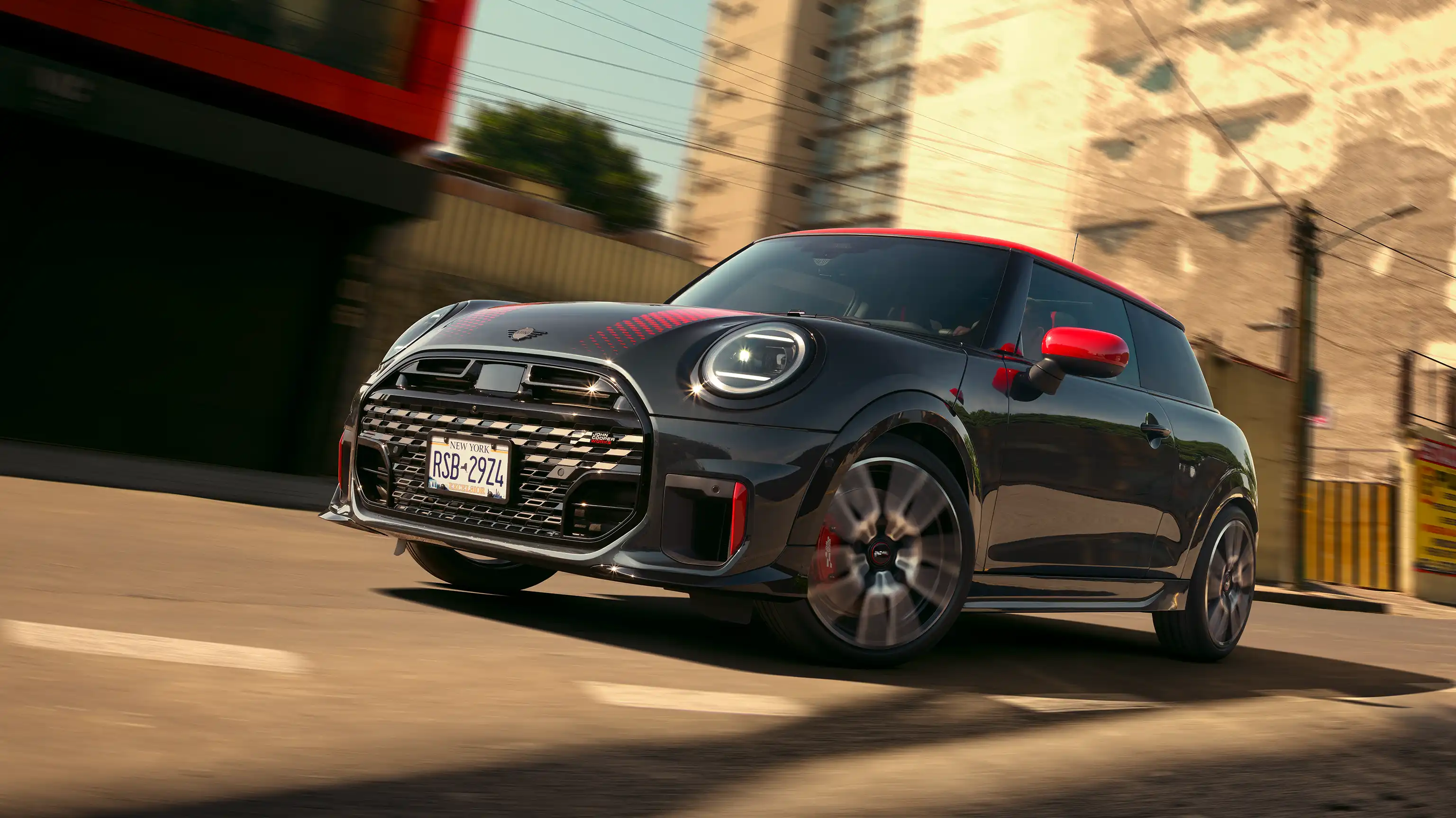 MINI John Cooper Works – F66 JCW näkymä sivulta