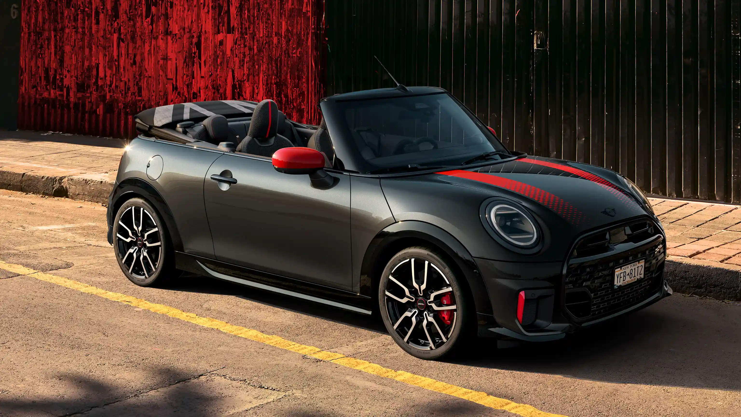 MINI John Cooper Works – F67 JCW näkymä sivulta