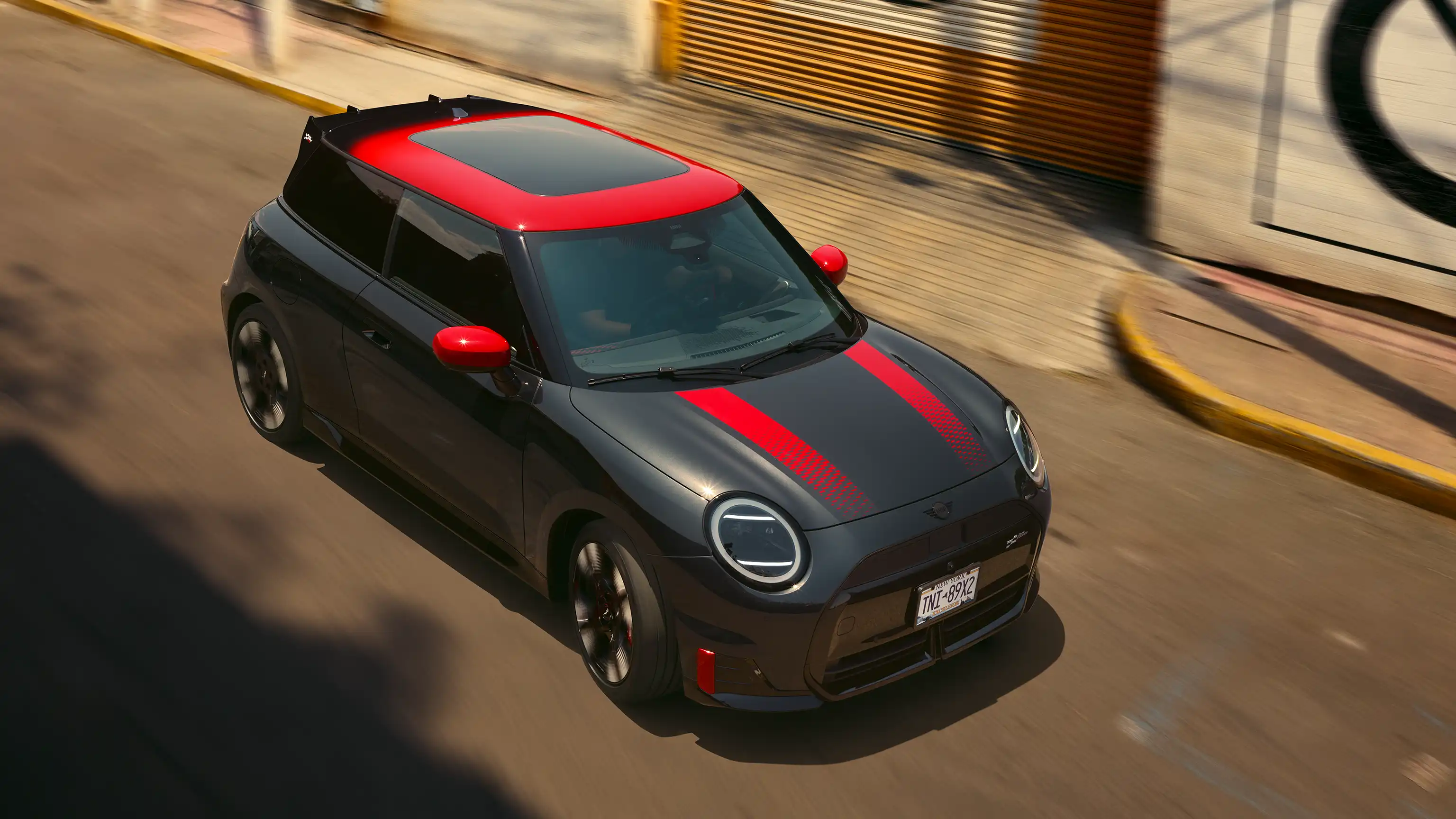 MINI John Cooper Works – J01 JCW näkymä päältä