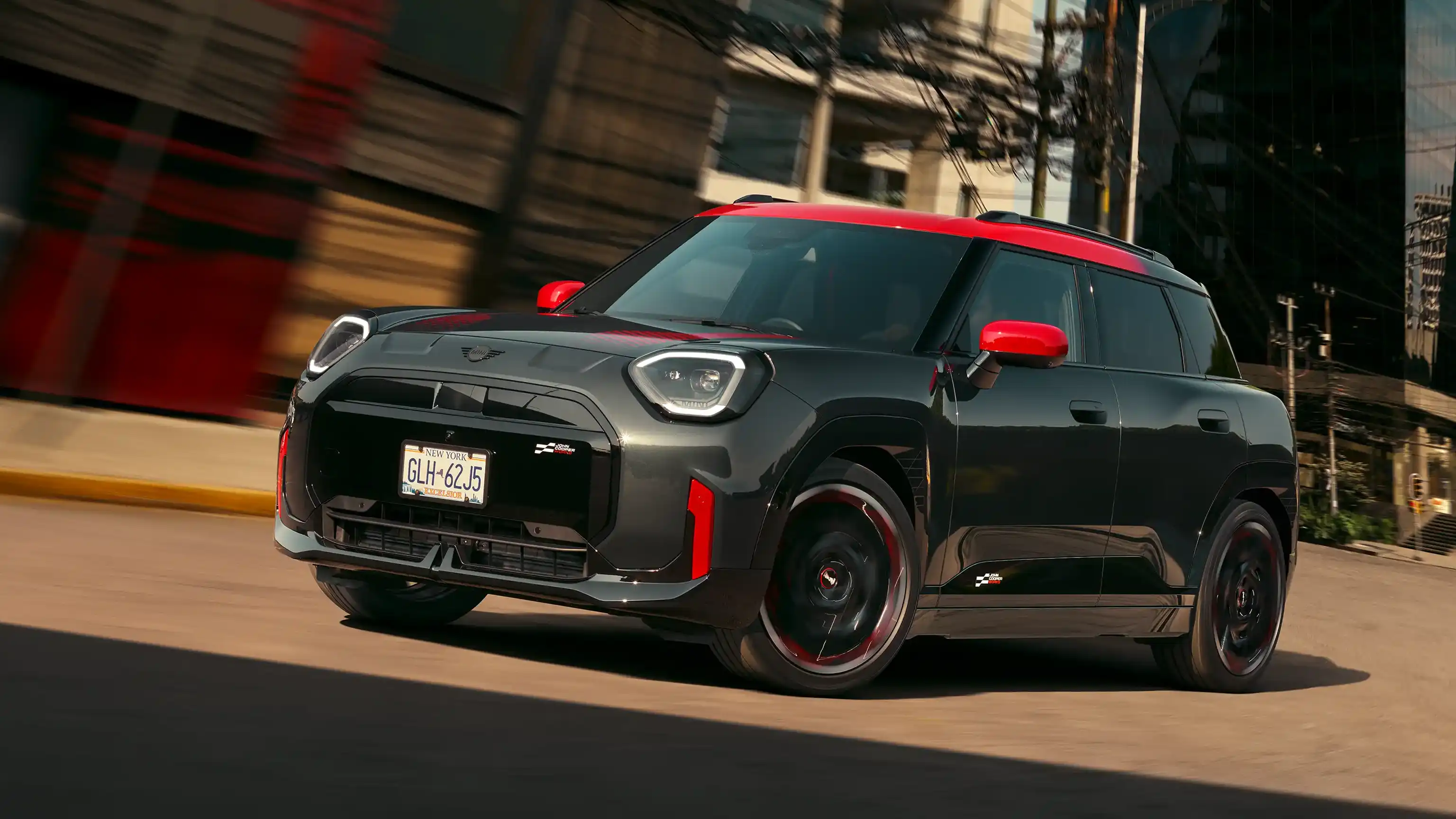 MINI John Cooper Works – J05 JCW näkymä sivulta