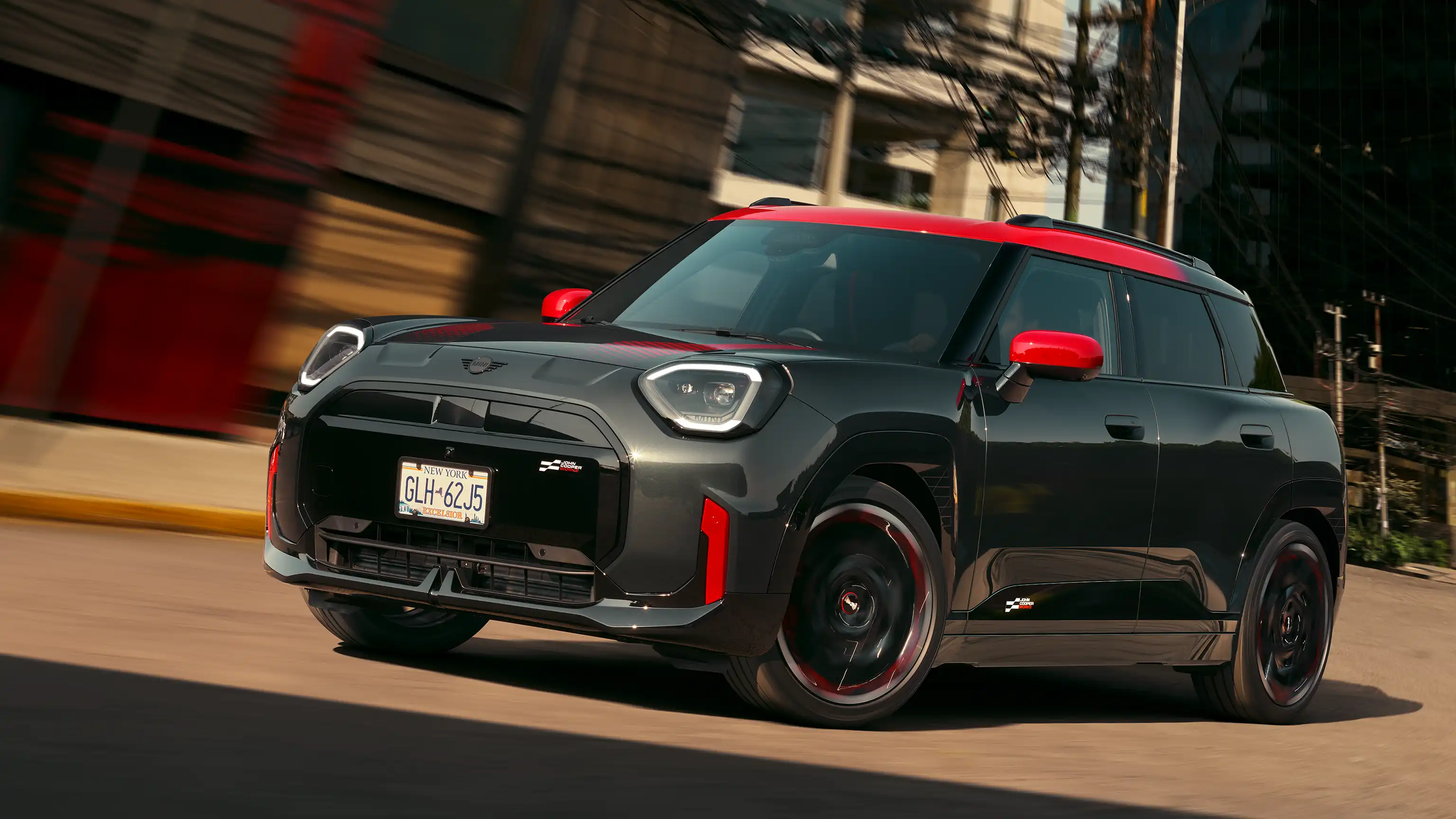 MINI John Cooper Works – J05 JCW näkymä sivulta