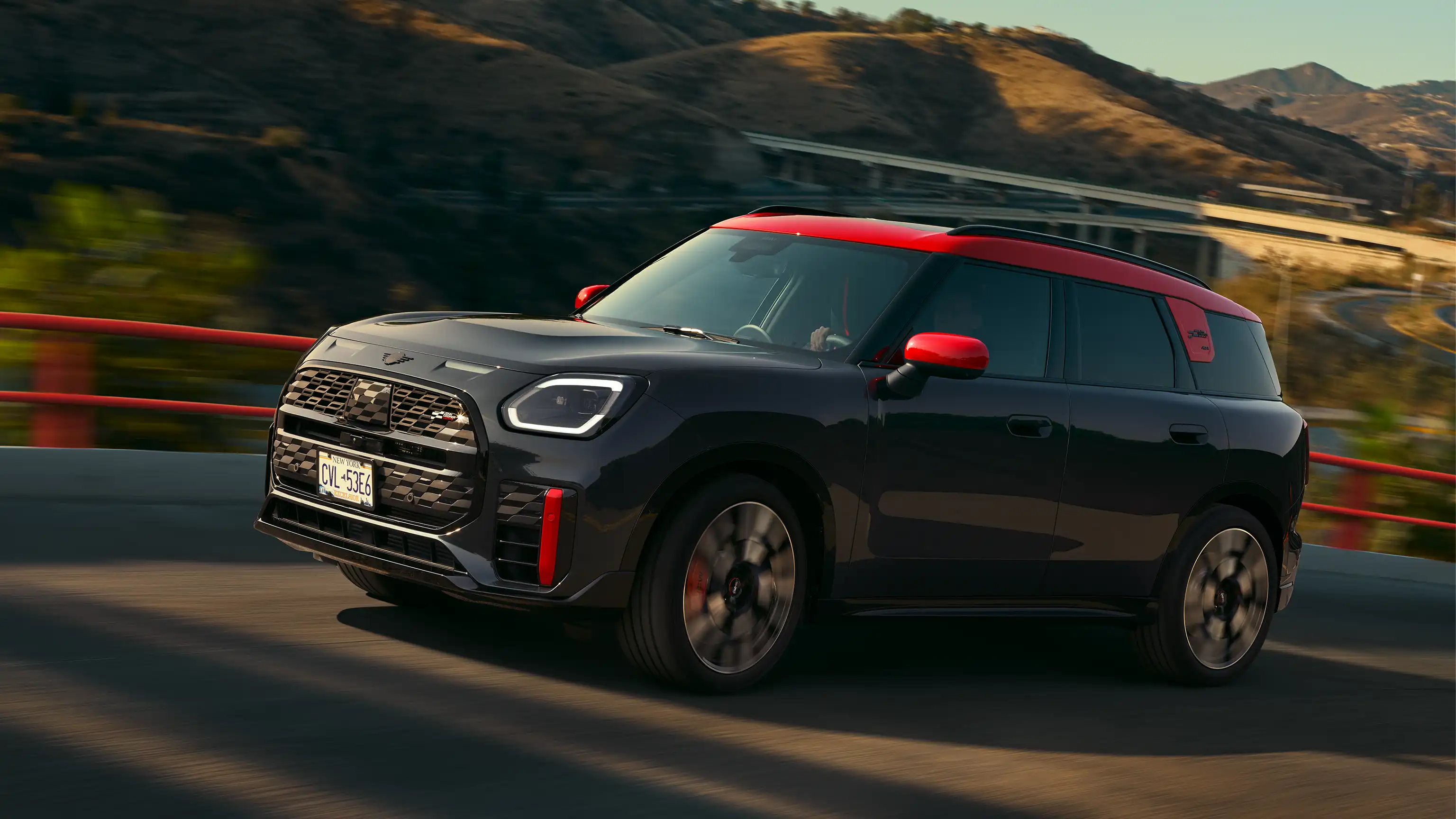 MINI John Cooper Works – U25 JCW näkymä sivulta