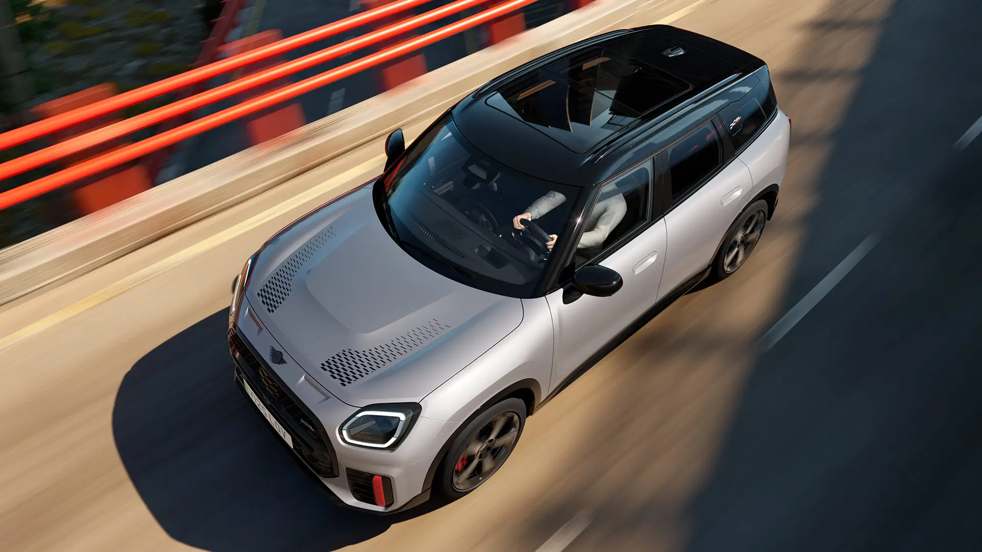 MINI Countryman John Cooper Works, väri Melting Silver, mustalla katolla ja vakiovarusteilla – näkymä edestä.