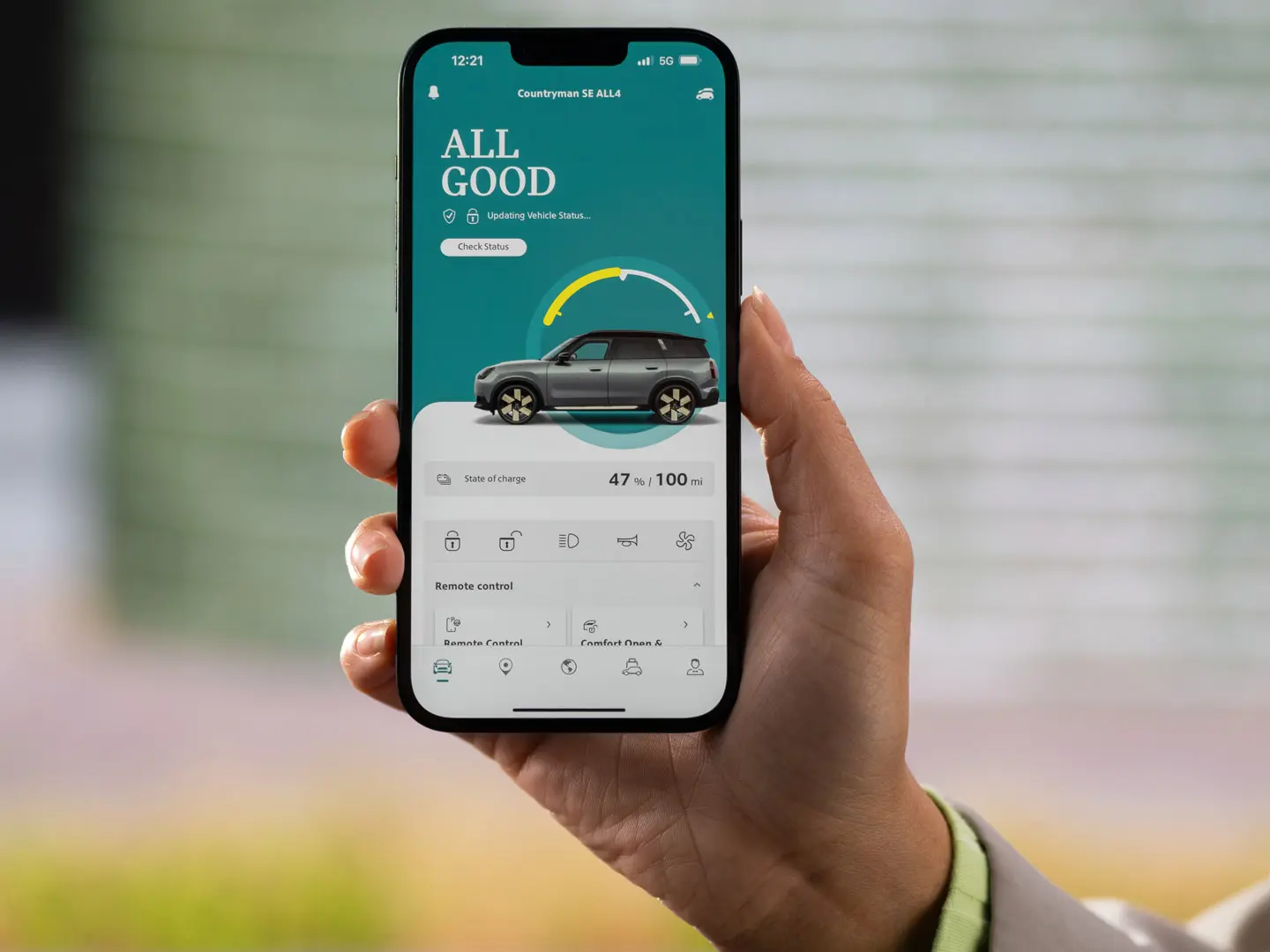 MINI Appin Remote Services -etäpalvelut näyttävät akun nykyisen varaustason ja arvioidun jäljellä olevan toimintasäteen. 