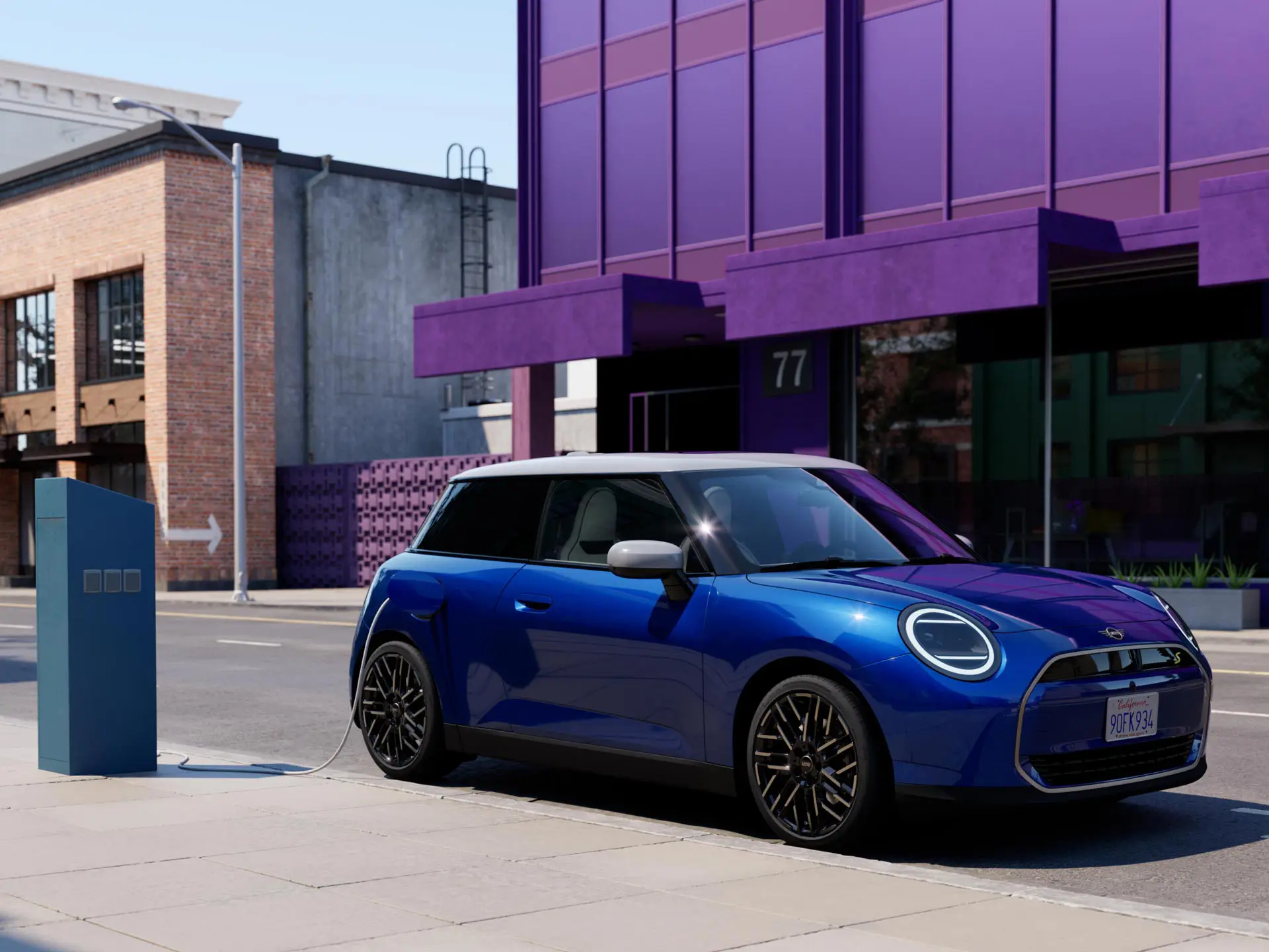 MINI Cooper latausasemalla.