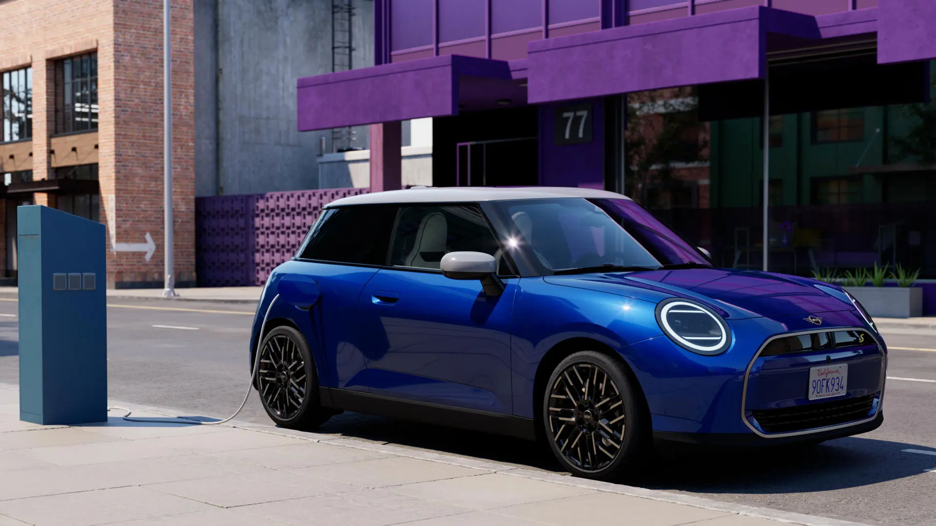 MINI Cooper latausasemalla.