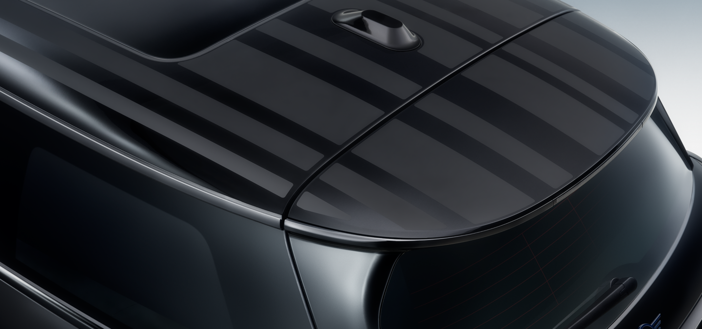 Lähikuva MINI Paul Smith Editionin mustan kontrastikaton yläosasta, jossa on ainutlaatuinen raidallinen tulkinta