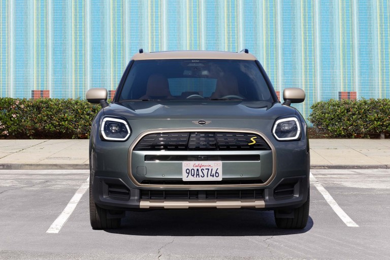 UUSI MINI COUNTRYMAN.