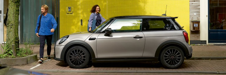 MINI 3-ovinen viistoperä – harmaa – vanteet ja renkaat