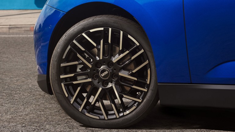 MINI - rengasmerkki - täyssähköinen MINI Cooper vanteet
