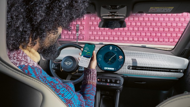 MINI täyssähköauto – digitaalinen kokemus – mini-sovellus