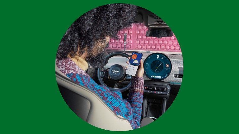 MINI connected -peruspaketti – palveluiden etäpäivitykset