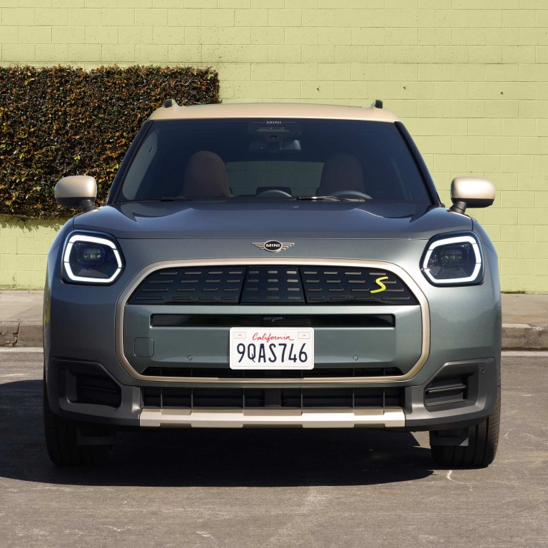 Täyssähköinen MINI Countryman - mosaiikki - ulkopuoli