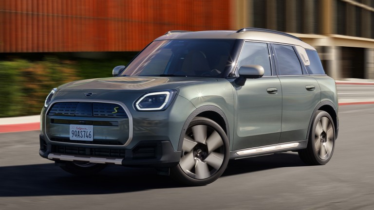 Täyssähköinen MINI Countryman - mosaiikki - ajokokemus