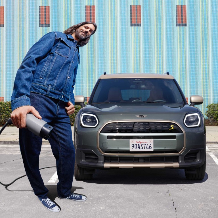 Täyssähköinen MINI Countryman - mosaiikki - lataaminen ja toimintasäde